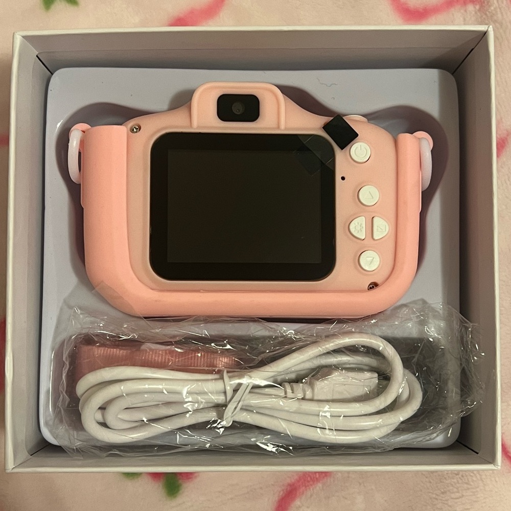 Pink digital camera - Picture 2 of 4